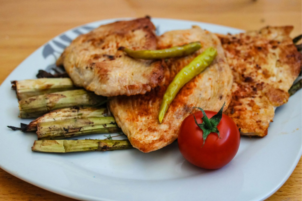 Pechugas de Pollo con Espárragos al Horno